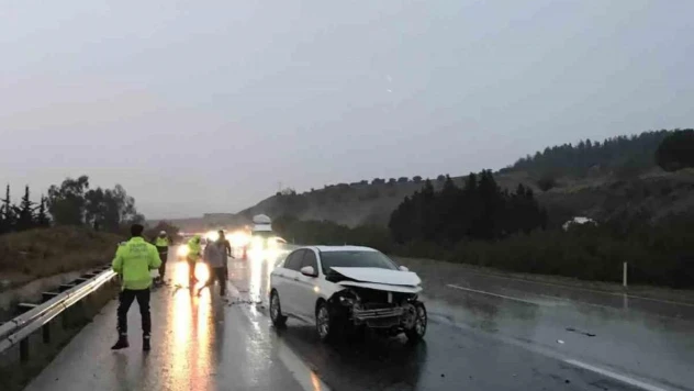 Otomobil bariyere çarptı: 1 yaralı