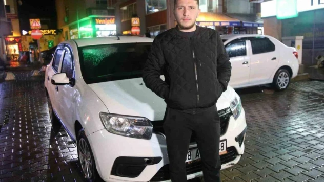 Otomobil içerisinde dalgaların hedefi olan Artvinli genç yaşadığı korku dolu o anları anlattı