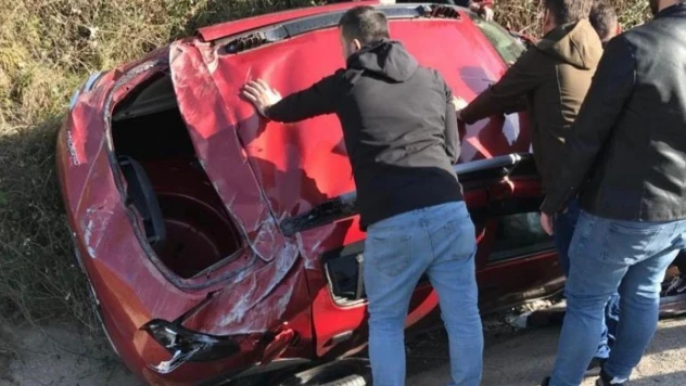 Otomobil takla atarak durabildi 1 yaralı