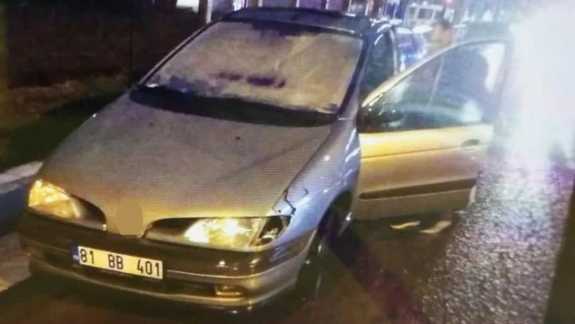 Otomobil yayaya çarptı 1 yaralı