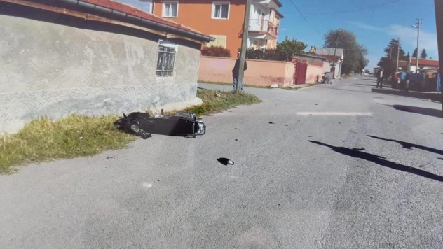 Otomobilin çarptığı motosiklet sürücüsü 10 günlük yaşam mücadelesini kaybetti