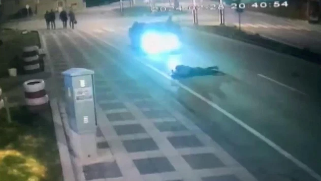 Otomobilin yayaya çarptığı an kamerada