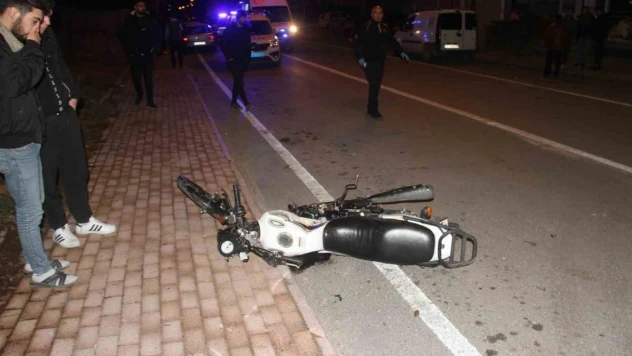 Otomobille çarpışan motosikletin sürücüsü yaralandı