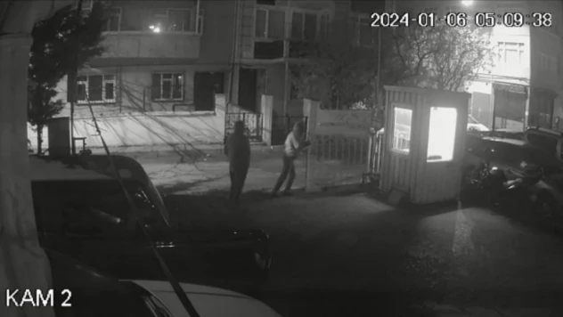 Otoparktan önce kontak anahtarları ardından araçları çaldılar: O anlar kamerada