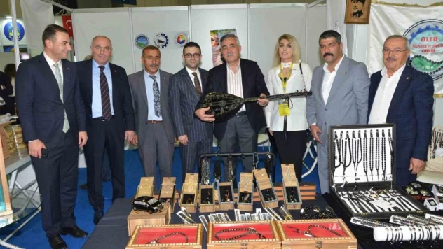 Özakalın, Yörex'te konuklarını ağırladı, stantları ziyaret etti