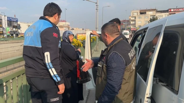 (Özel) Bursa'da dilenci operasyonu...Polis ve zabıta birer birer topladı