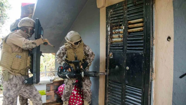 Özel hareket polislerinin koçbaşı ile girdiği evde şaşırtan güvenlik önlemi