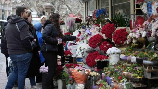 (Özel) Sevgililer Günü'nde çiçek almak isteyen aşıklar 1000 lirayı gözden çıkaracak