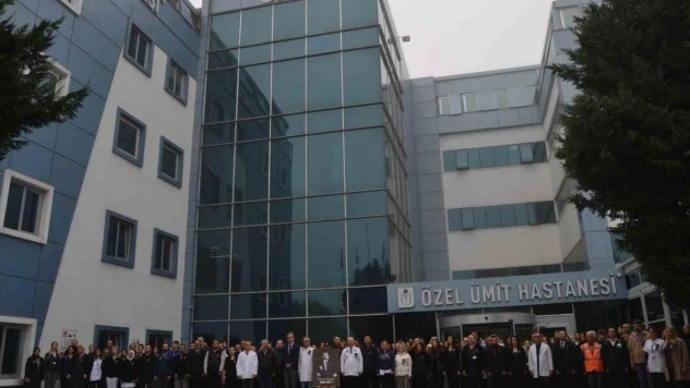 Özel Ümit Hastaneleri'nde Ata'ya saygı duruşu