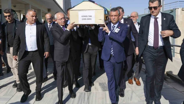 Özgür Özel ile Kılıçdaroğlu, Milletvekili Namık Tan'ın annesinin cenazesine katıldı