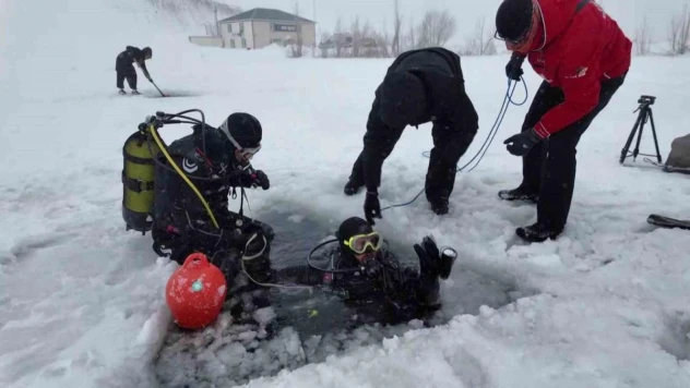 Palandöken Kayak Merkezi'nde yüksek irtifa buz altı dalışı