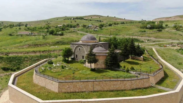 Palu'nun Osmanlıya kazandırılmasında büyük rol oynadı, türbesi yıllara meydan okuyor