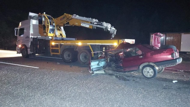 Park halindeki araçlara çarpıp ağır yaralandı, 2,50 promil alkollü çıktı