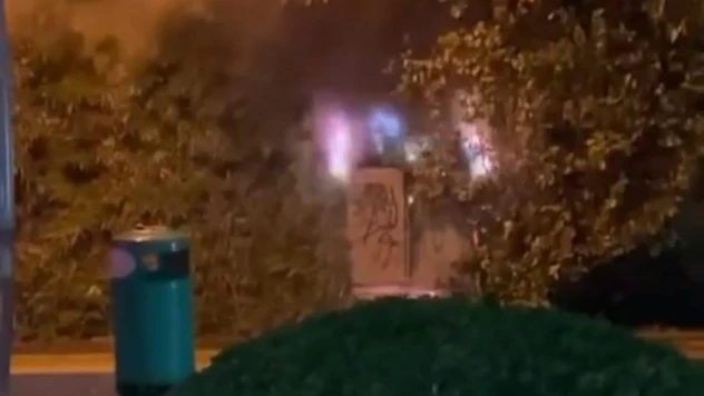 Patlayan trafo alev alev yandı