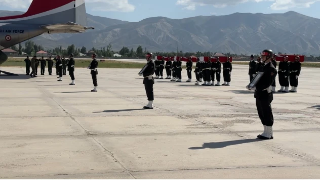 Pençe-Kilit Harekatı bölgesinde şehit olan 6 asker törenle memleketlerine uğurlandı