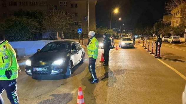 Polis aranan şahısları denetimlerde yakaladı