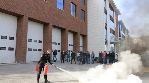 Polislere, 'Afet Farkındalık, Yangın ve Tahliye Tatbikatı Eğitimi' verildi