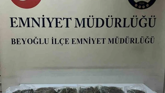 Polisten kaçan uyuşturucu satıcı kovalama sonunda yakalandı