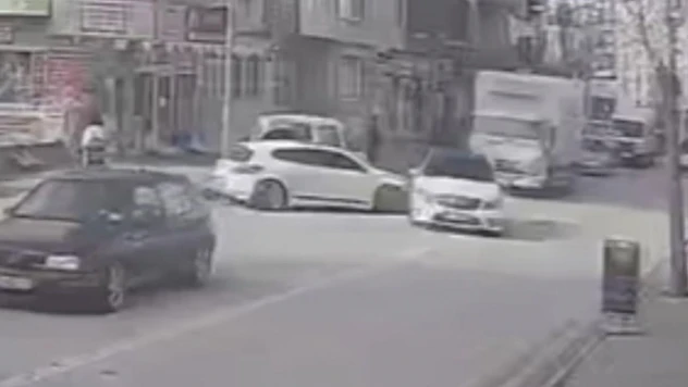 Polisten kaçarken kaza yaptı, kaza yerinden de kaçtı