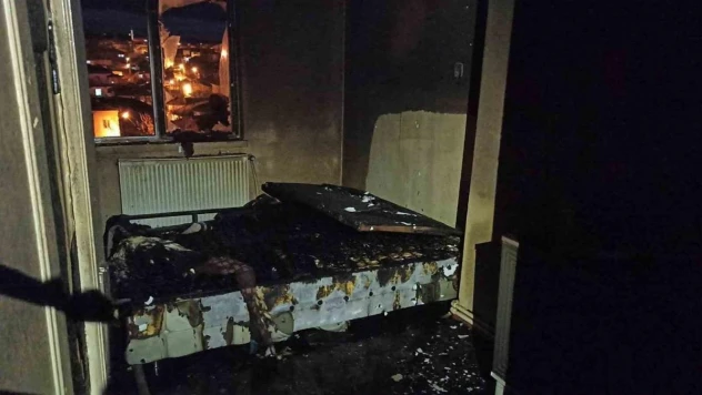 Prizde takılı gece lambası yangına neden oldu