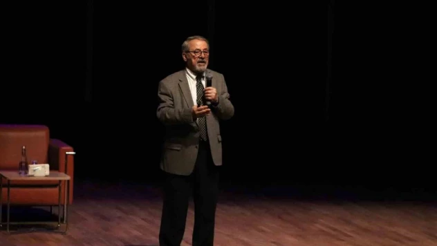 Prof. Dr. Naci Görür: 'İzmir'de 7 büyüklüğünde bir deprem 1 milyon 800 bin ton dinamit patlamasına denk'