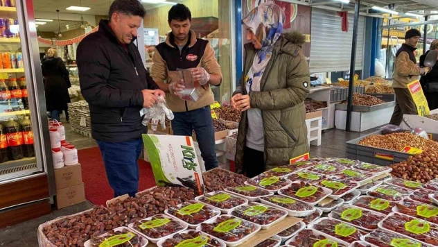 Ramazan'ın vazgeçilmezi hurma tezgahlarda yerini aldı