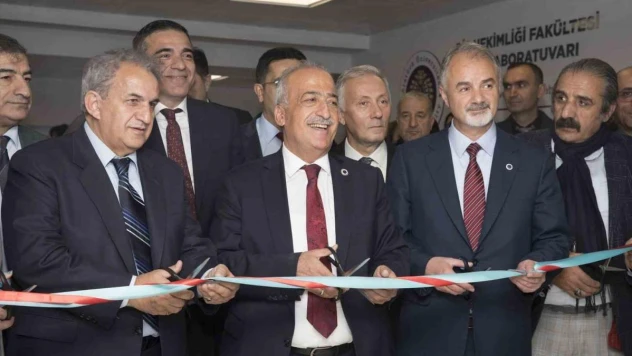 Rektör Çomaklı, Diş Hekimliği Fakültesi Ar-Ge laboratuvarının açılışı yaptı