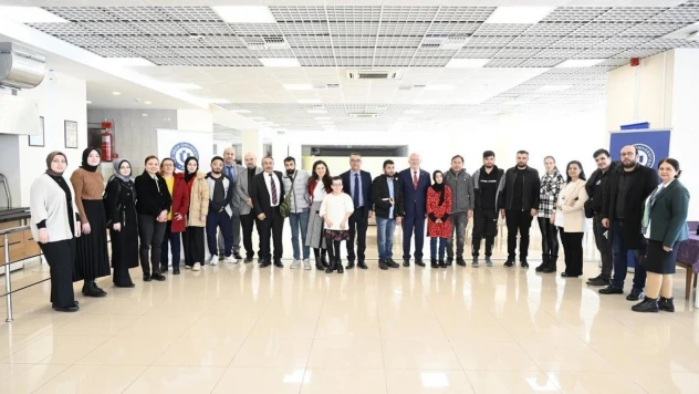 Rektör Savaş, öğrencilerle buluştu