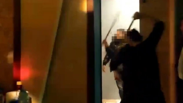 Restoranda kavga, sopalarla saldırdılar