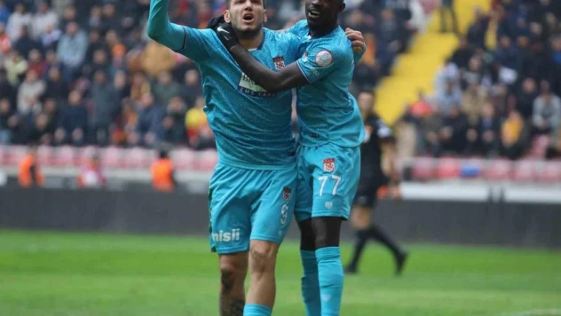 Rey Manaj bu sezonki gol sayısını 11'e çıkardı