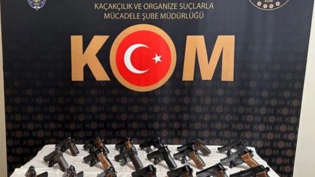 Rize'de çantadan 21 tane ruhsatsız tabanca çıktı