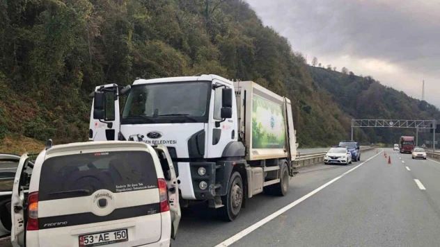 Rize'de çöp kamyonu ve hafif ticari araç çarpıştı: 2 yaralı