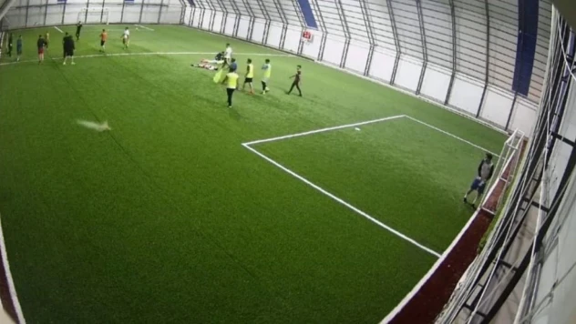 Rize'de halı sahaya maç sırasında mermi isabet etti