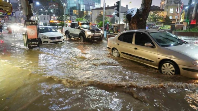 Sağanak yağış su baskınlarına neden oldu