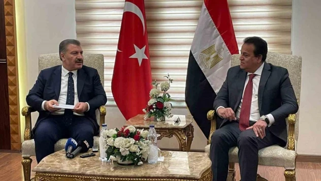 Sağlık Bakanı Koca: '(Gazzeli) Hastaların ambulans uçaklarla Türkiye'ye getirilmesi planlanıyor'