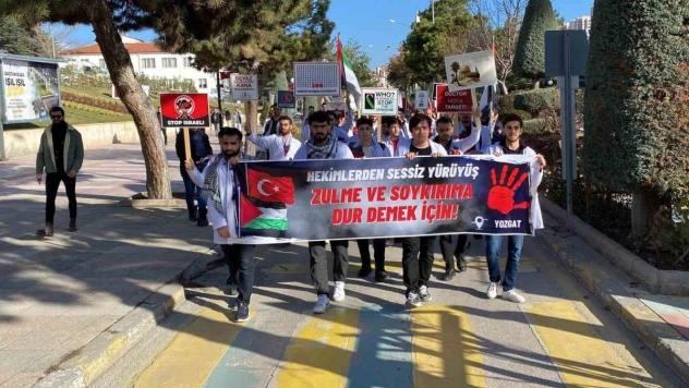 Sağlık çalışanlarından Gazze için 'sessiz yürüyüş'