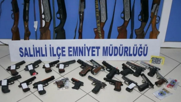 Salihli İlçe Emniyet'ten yılbaşı uyarısı: 'Huzura kurşun sıkmayın'