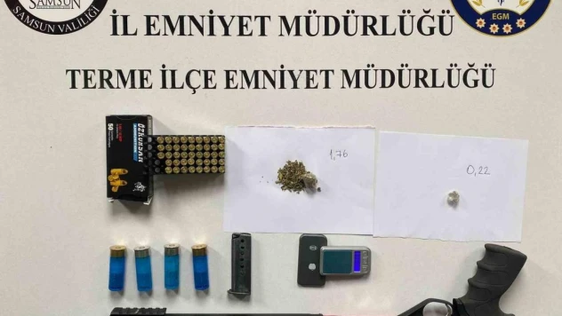 Samsun'da bir evde silah ve uyuşturucu ele geçirildi