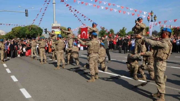 Samsun'da Cumhuriyet'in 100. yılı coşkuyla kutlandı