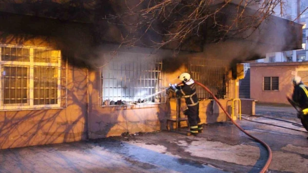 Samsun'da ev yangını: 4 kişi dumandan etkilendi