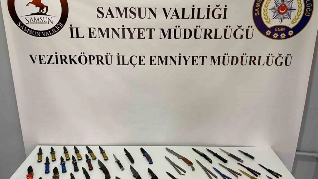 Samsun'da iki işyerinde satışı yasak 46 bıçak ele geçirildi