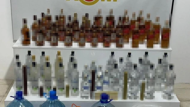 Samsun'da şişe ve bidonlarda sahte içki ele geçirildi