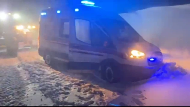 Kar esaretindeki Dere köyünde doğum sancısı: Ekipler seferber