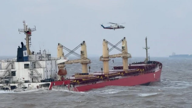 Şanghay açıklarında Türk denizcilerin de bulunduğu gemi battı