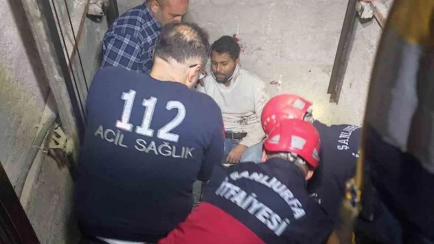 Şanlıurfa'da asansör boşluğuna düşen genç yaralandı