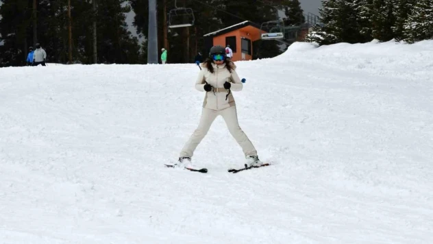Sarıkamış Kayak Merkezi'nde kayak keyfi