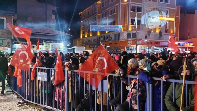 Sarıkamış'ta binlerce kişi şehitler için yürüdü