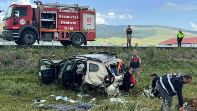 Sarıkamış'ta trafik kazası: 3 yaralı