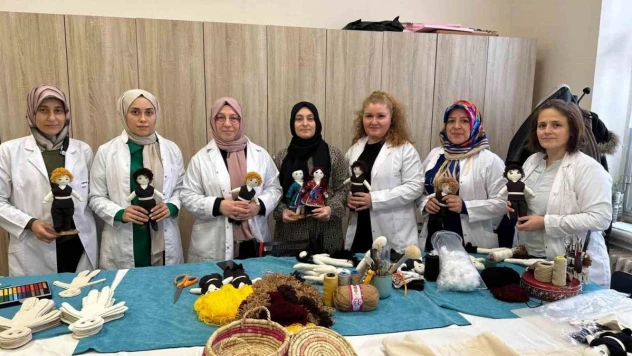 Savaş mağduru çocuklar için oyuncak ve eşofman üretiyorlar