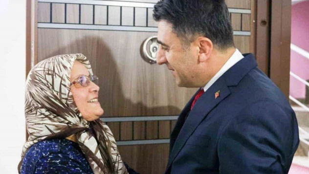 Şehit ailesinin yanında oldu